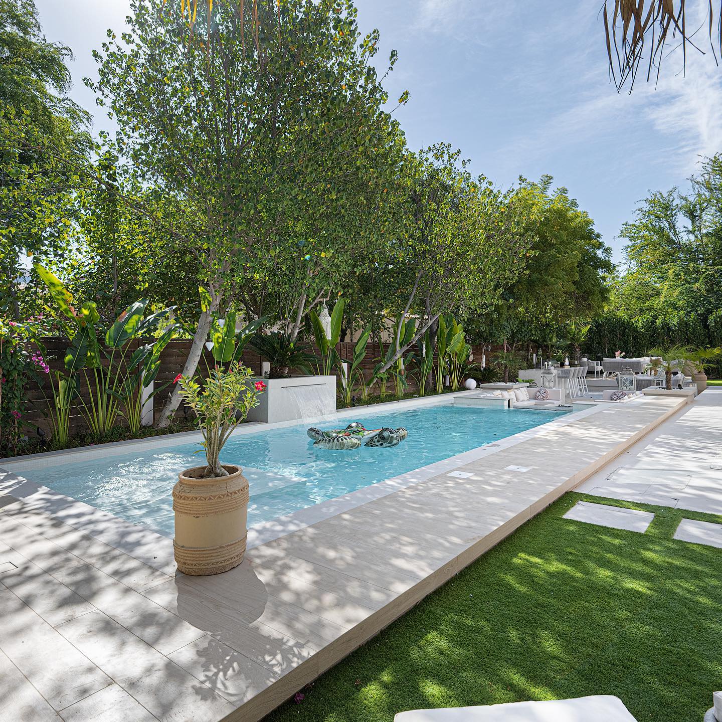 Rectangular infinity edge pool