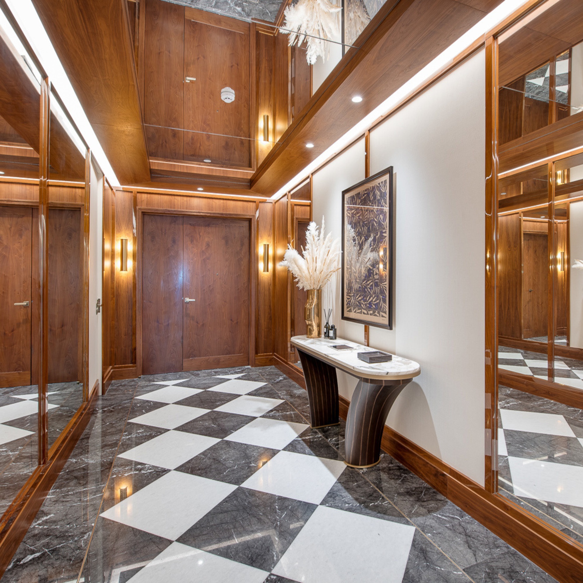 Custom Bar — Sector P